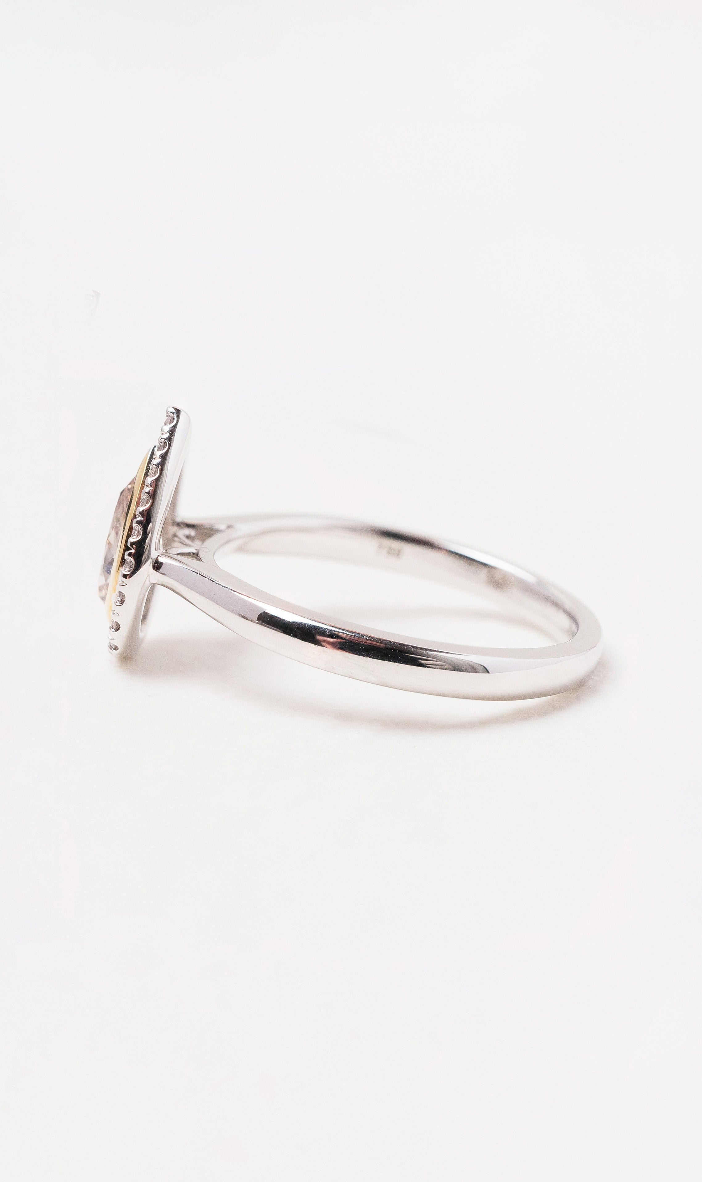 Champagne diamond ring hot sale white gold