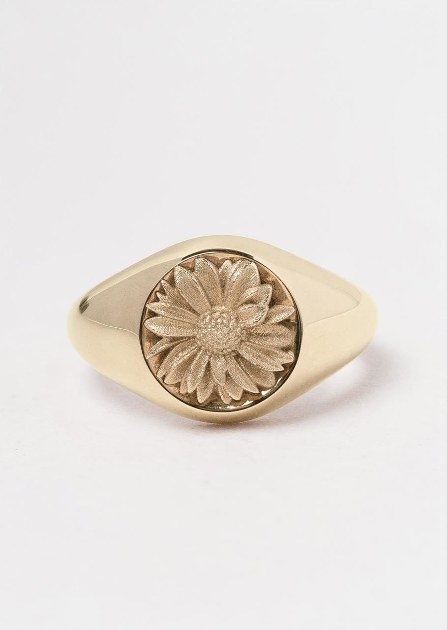 Hogans Family Jewellers 18K YG Sunflower Signet Ring