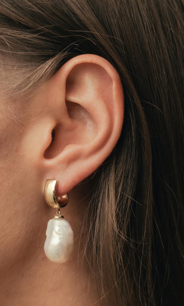 9K YG Baroque Pearl Huggie Earrings